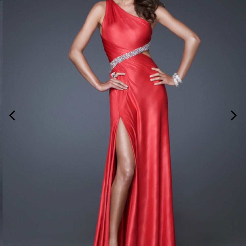 Red La femme prom/formal dress